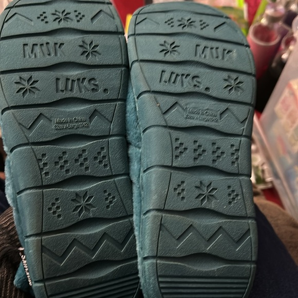 Slippers - Picture 3 of 3